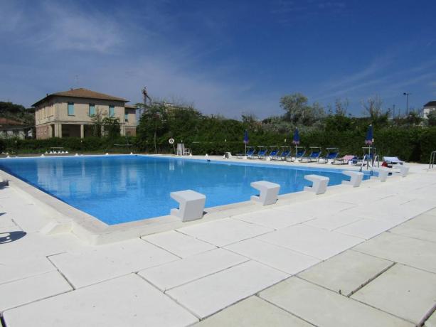 Piscina all'aperto attrezzata Hotel vicino Ravenna