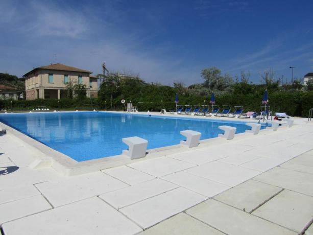 Piscina all'aperto attrezzata Hotel vicino Ravenna 