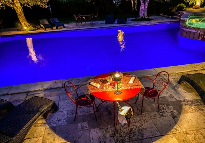 Cena romantica a bordo piscina Umbria 