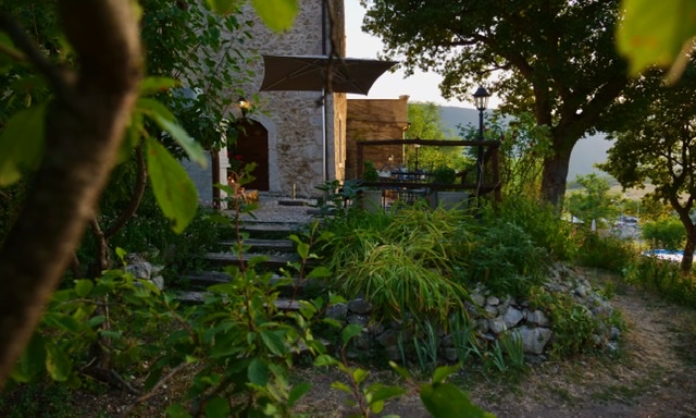 Casa vacanze Fontecchio con spazi esterni 