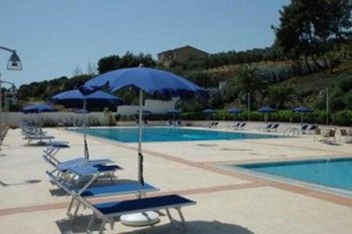 Solarium e Bar bordo piscina residence a Sciacca