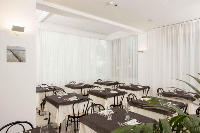 Ristorante interno Hotel con cucina tipica a Cattolica	 