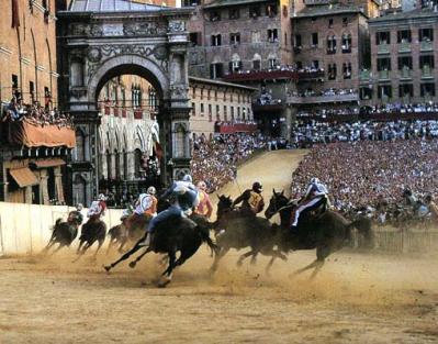 Il Palio di Siena in Piazza del Campo