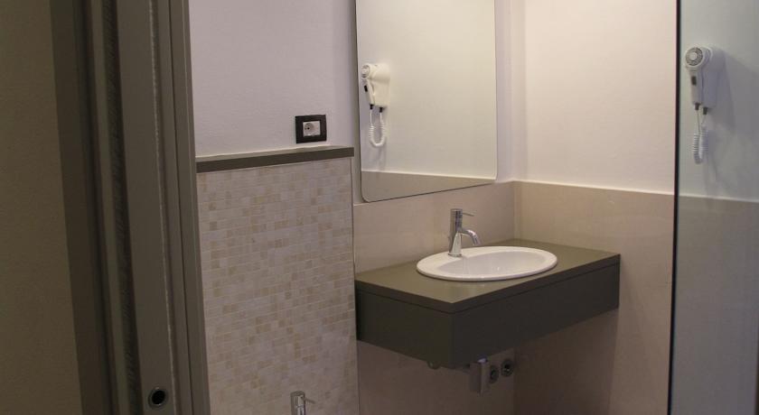 Camere con Bagno, Scrivania e Minibar