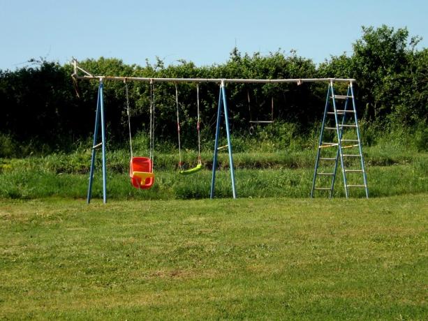 Altalena e piscina per bambini in BB