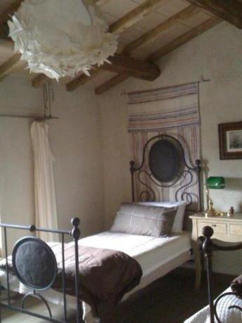 Camere con mobili antichi e travi a vista