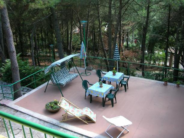 Terrazza solarium con dondolo B&B vicino Perugia
