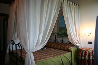 Detail of the four poster bed