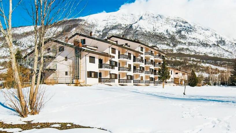 Hotel sul gran-sasso a Pescasseroli con piscina