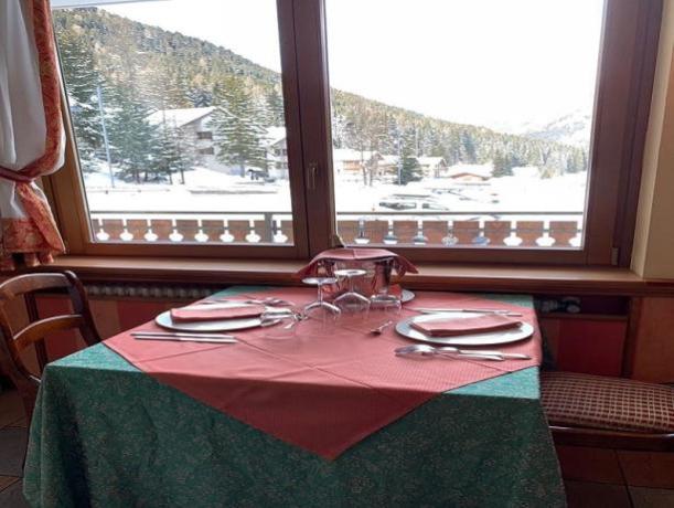 Sala ristorante con Vista Panoramica innevata 