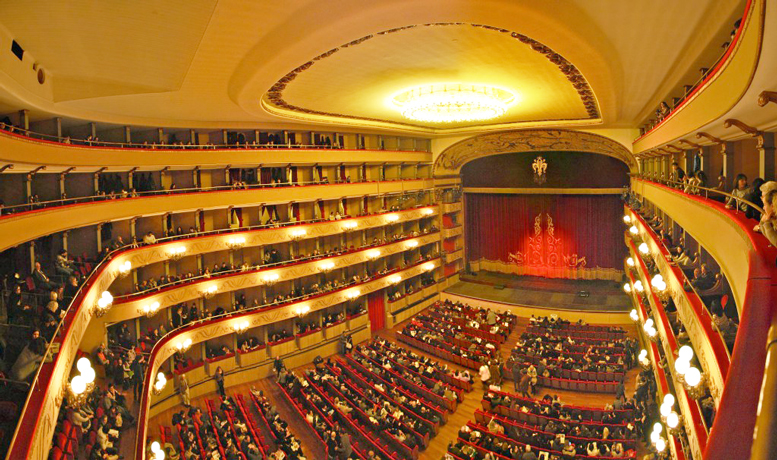 Convenzioni Teatro, Prima fila in tutti gli spettacoli 