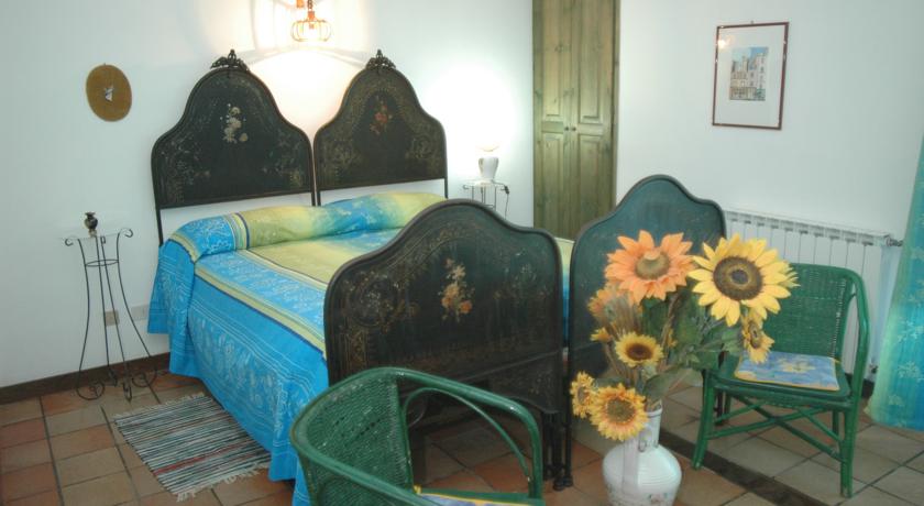 Camere finemente arredate per weekend romantici