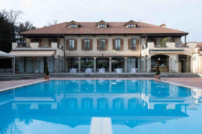 Piscina con AcquaGym e Brunch a bordo piscina