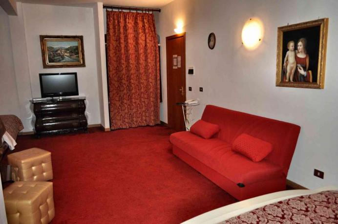 Camera Matrimoniale in Albergo Ostia + divano letto