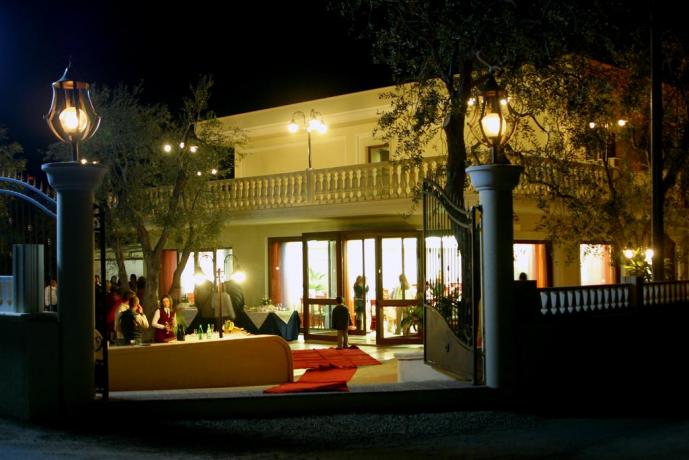 Entrata hotel 3stelle con ristorante 500m spiaggia Mattinata-Foggia