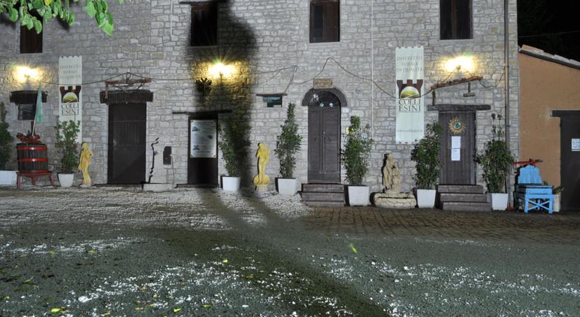Agriturismo con Ristorante e Piscina Ancona
