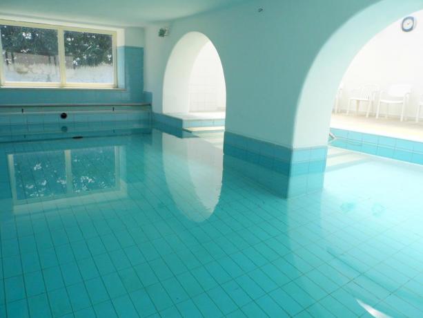 Piscina riscaldata con acqua a 36° hotel ischia