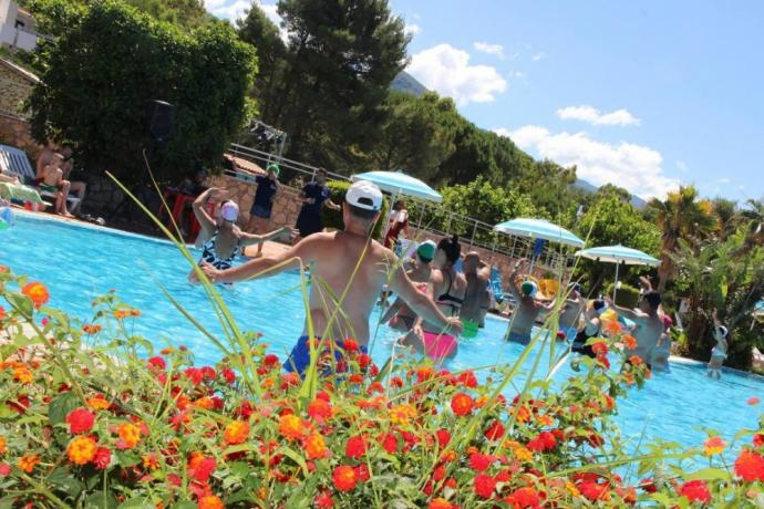 Villaggio con Piscina e Animazione a Paola 