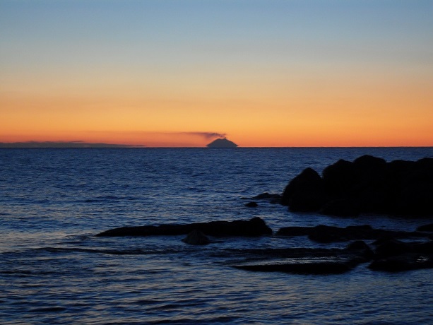 Stromboli dal Golfo di Campora San Giovanni 