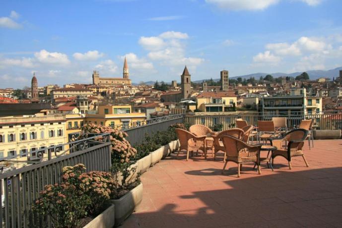 Albergo4stelle terrazza con vista e cocktail bar Arezzo