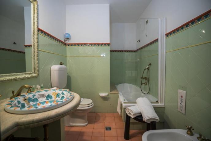 Bagno elegante in camera, hotel a Salerno 