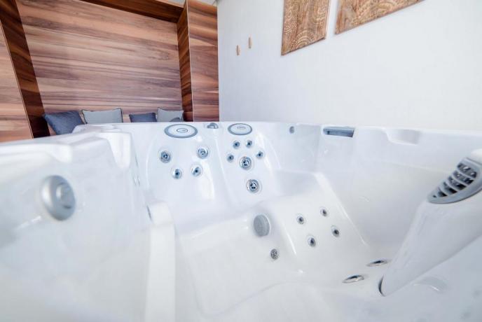 Suite con vasca idromassaggio in esclusiva relais4stelle Baia-Domizia