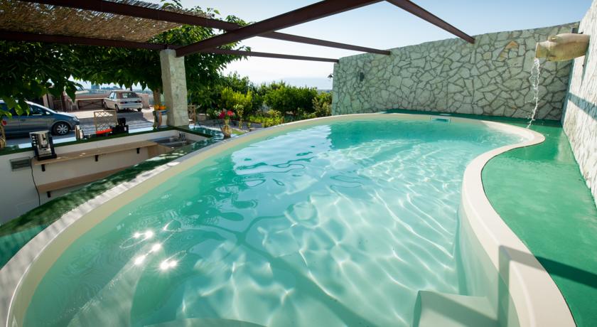 piscina esterna stagionale a Partanna TRapani