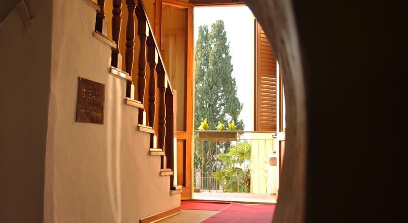 Albergo con Terazza sulle Colline Toscane