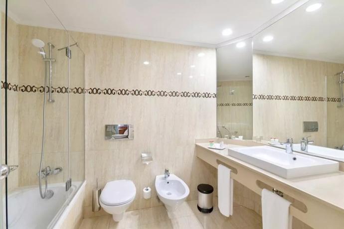 bagni privati con vasca e doccia 