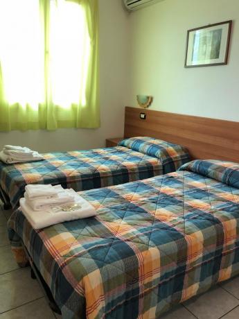 Camera con due letti singoli a Campofilone