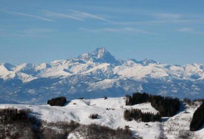 Mountains, valleys and lots of snow!