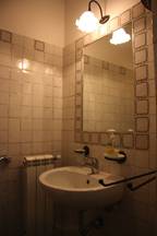 Dettaglio bagno in camera