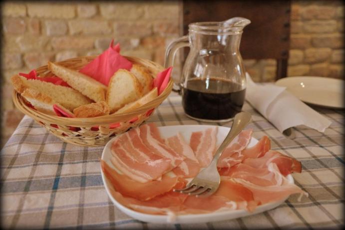 Merenda pomeridiana fatta in casa prodotti locali 