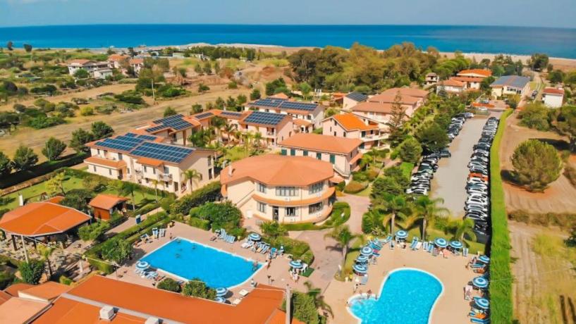 Villaggio turistico sullo Ionio: 2 piscine, Prezzi All-Inclusive