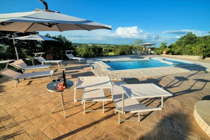 Appartamenti con piscina vista Lago di Bolsena 