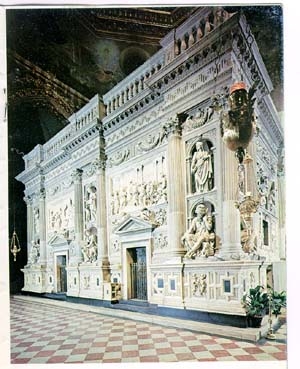 Basilica vista dall'interno, dormire vicino Loreto