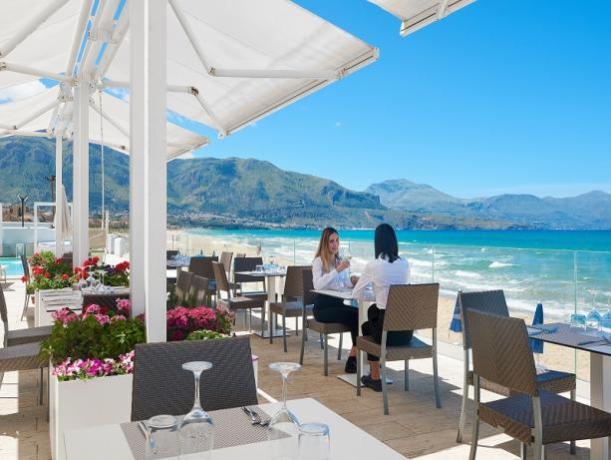 Sala ristorante in Terrazza Panoramica Fronte mare 