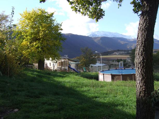 Appartamenti con piccola piscina a Fontecchio