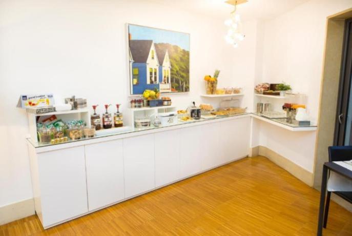 Offerta Fondi camere e colazione a Buffet