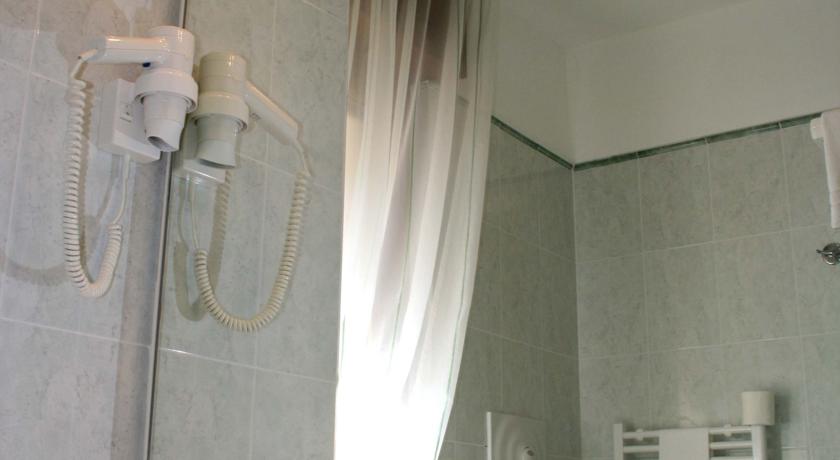 phone nelle camere in hotel vicino a Zoomarine