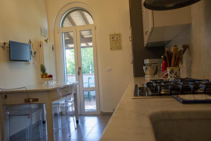 Cucina abitabile con televisione a Barberino-Val-d'Elsa 