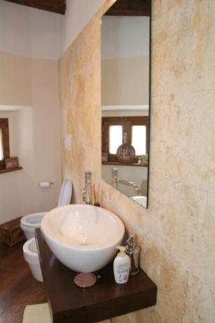 Bagno casetta delle rose con set cortesia