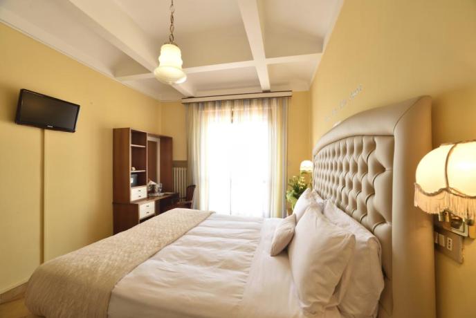 Hotel 3 stelle Camere con Tv-satellitare-San-Bartolomeo-a-mare-Liguria