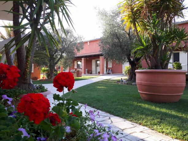 Agriturismo vicino Porto Santo Stefano con giardino