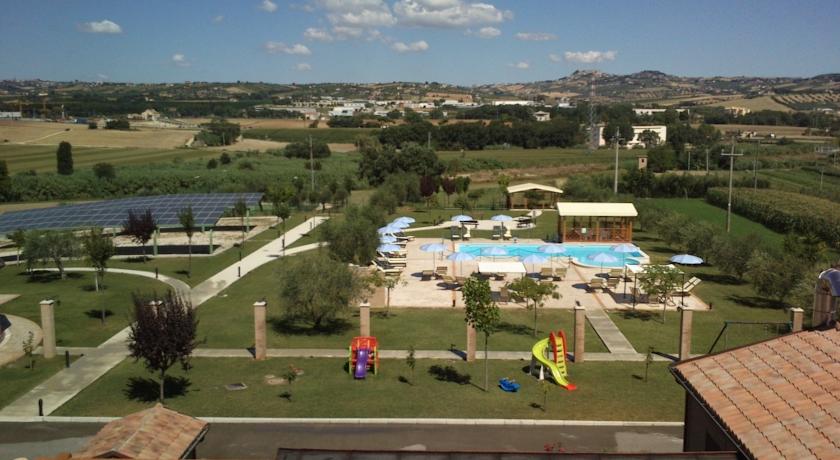 Vicino Mare Abruzzo CountryHouse Ristorante Piscina Calcetto