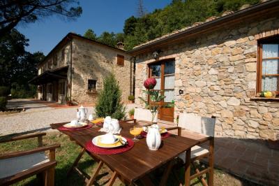 Casale con giardino privato a Volterra