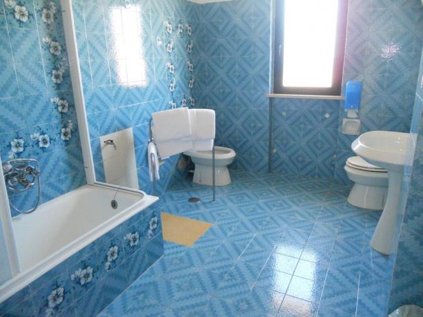 Bagno con ampio spazio Hotel in Abruzzo