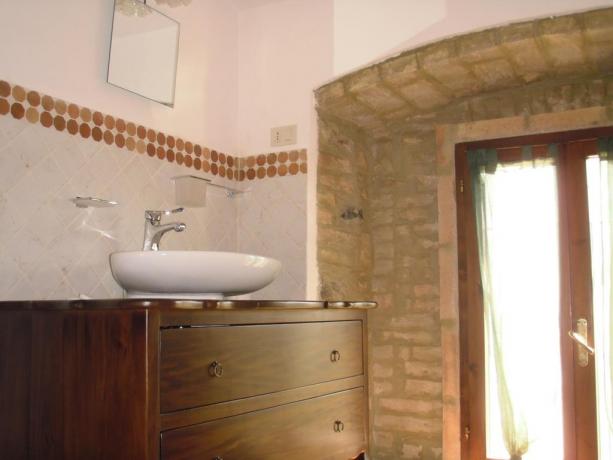 Bagno privato in appartamento a Umbertide con doccia 