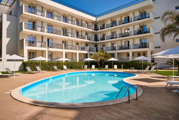Hotel 4 stelle con Piscina a Castellaneta Marina