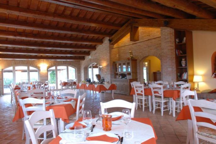 Sala ristorante 60persone, parcheggio pullman Perugia 